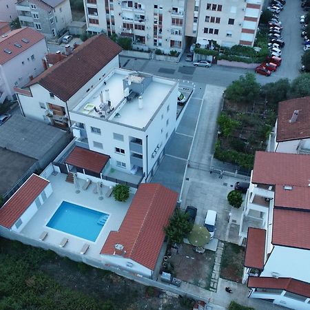 Apartment Zara - Luxury Apartment With Private Pool מראה חיצוני תמונה