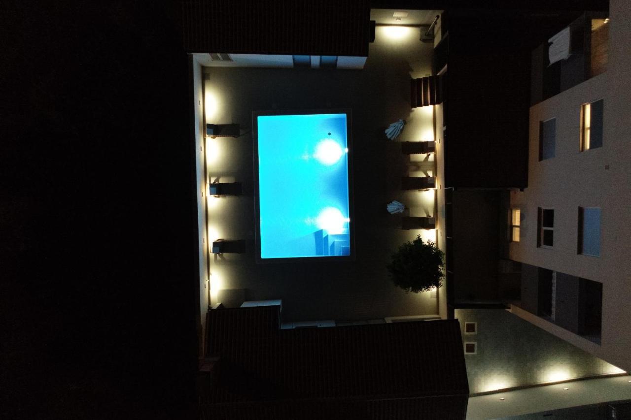Apartment Zara - Luxury Apartment With Private Pool מראה חיצוני תמונה