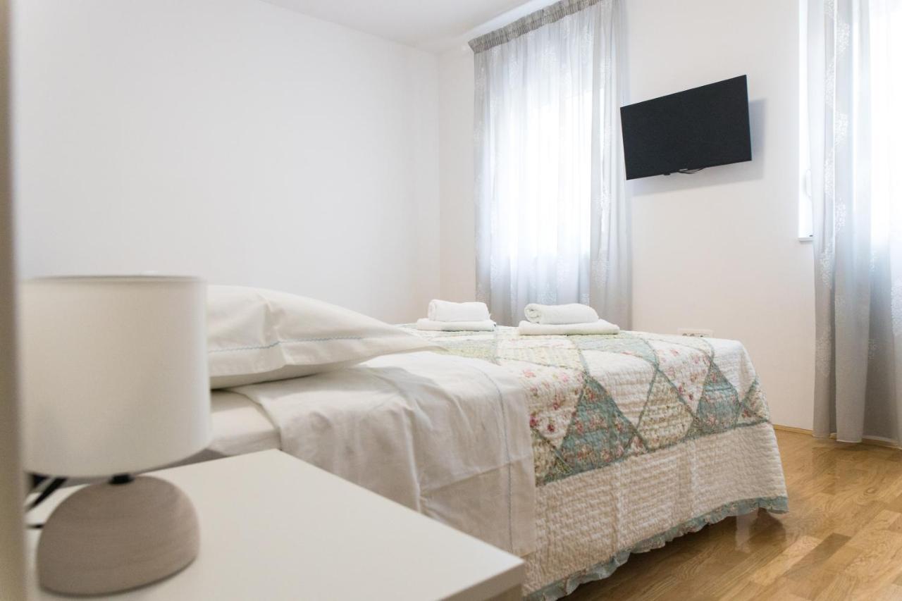 Apartment Zara - Luxury Apartment With Private Pool מראה חיצוני תמונה