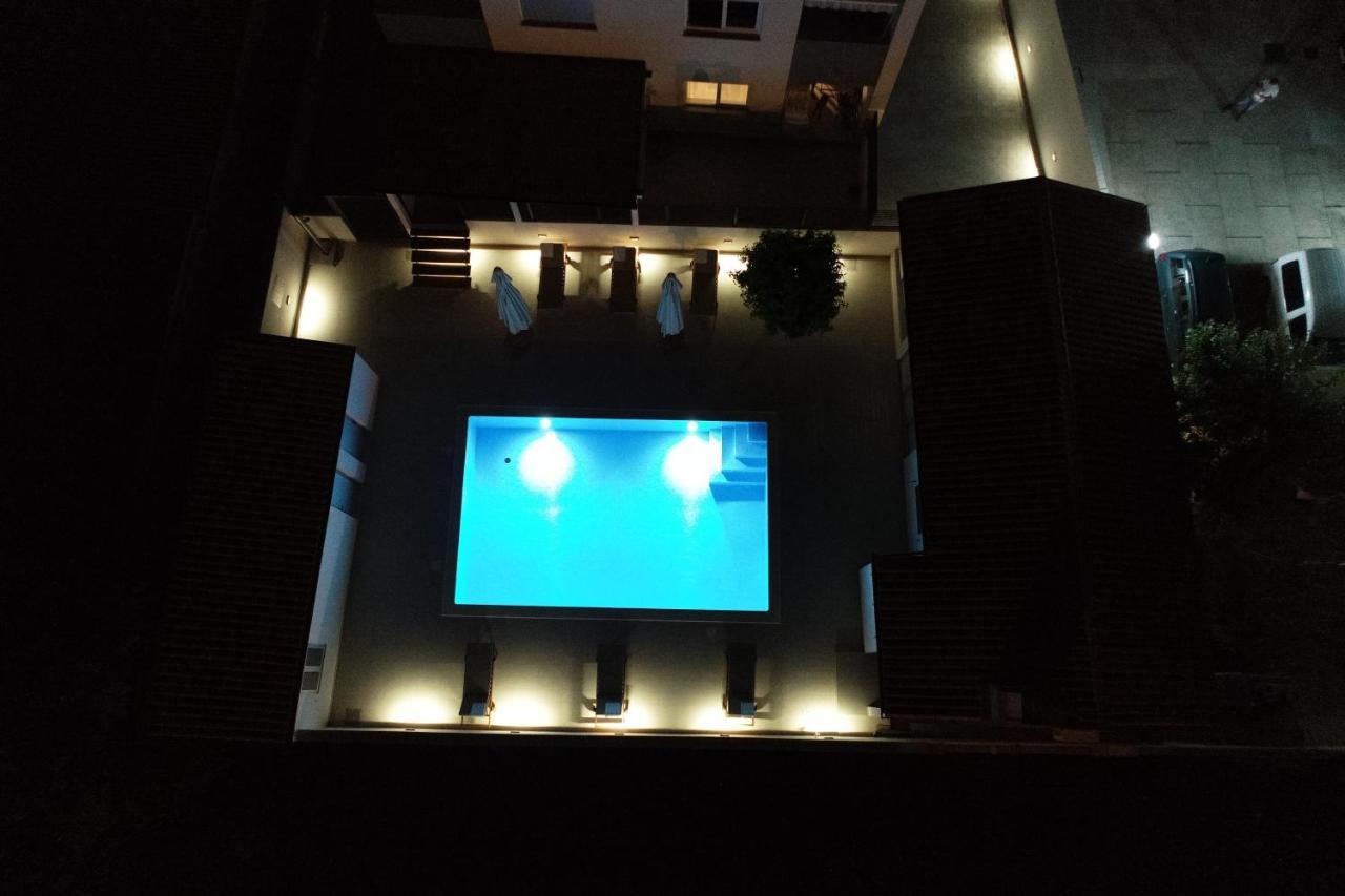 Apartment Zara - Luxury Apartment With Private Pool מראה חיצוני תמונה