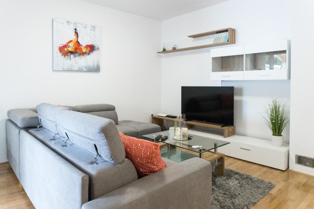 Apartment Zara - Luxury Apartment With Private Pool מראה חיצוני תמונה