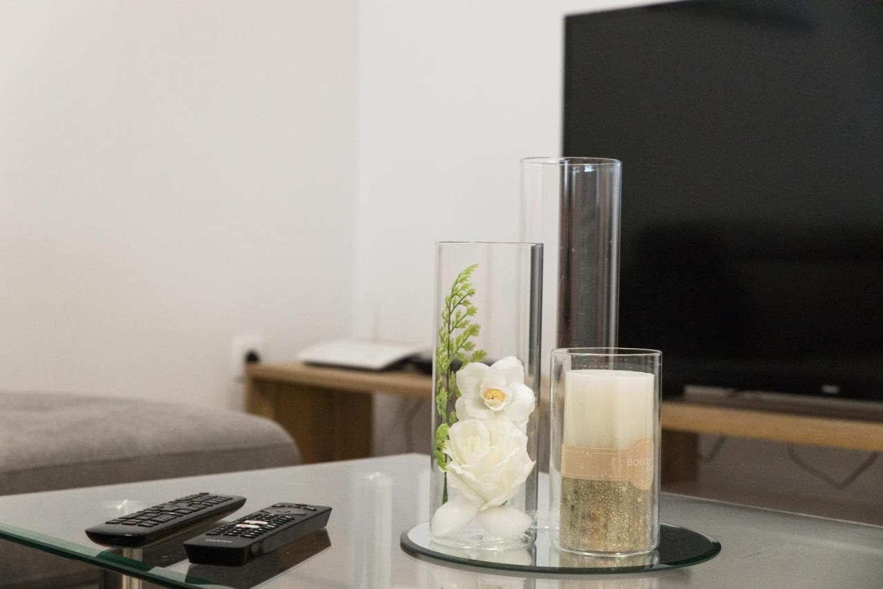 Apartment Zara - Luxury Apartment With Private Pool מראה חיצוני תמונה