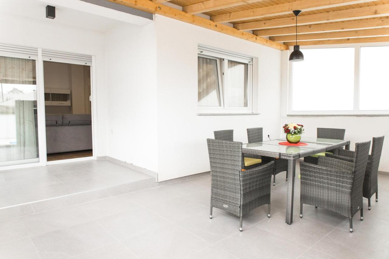 Apartment Zara - Luxury Apartment With Private Pool מראה חיצוני תמונה