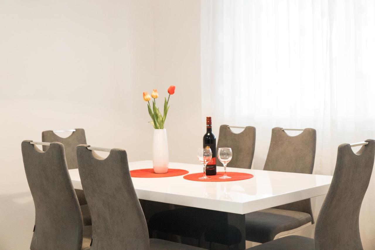 Apartment Zara - Luxury Apartment With Private Pool מראה חיצוני תמונה